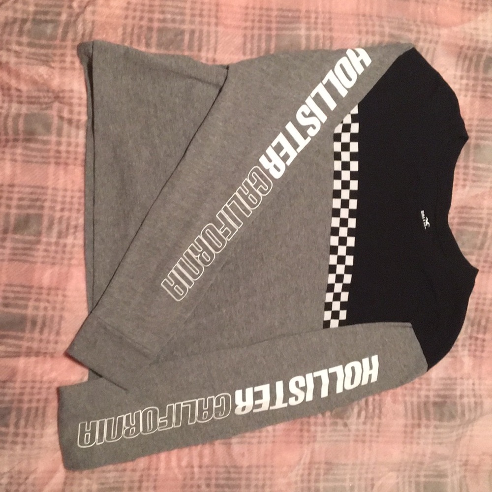 I’m selling a Hollister long sleeve shirt